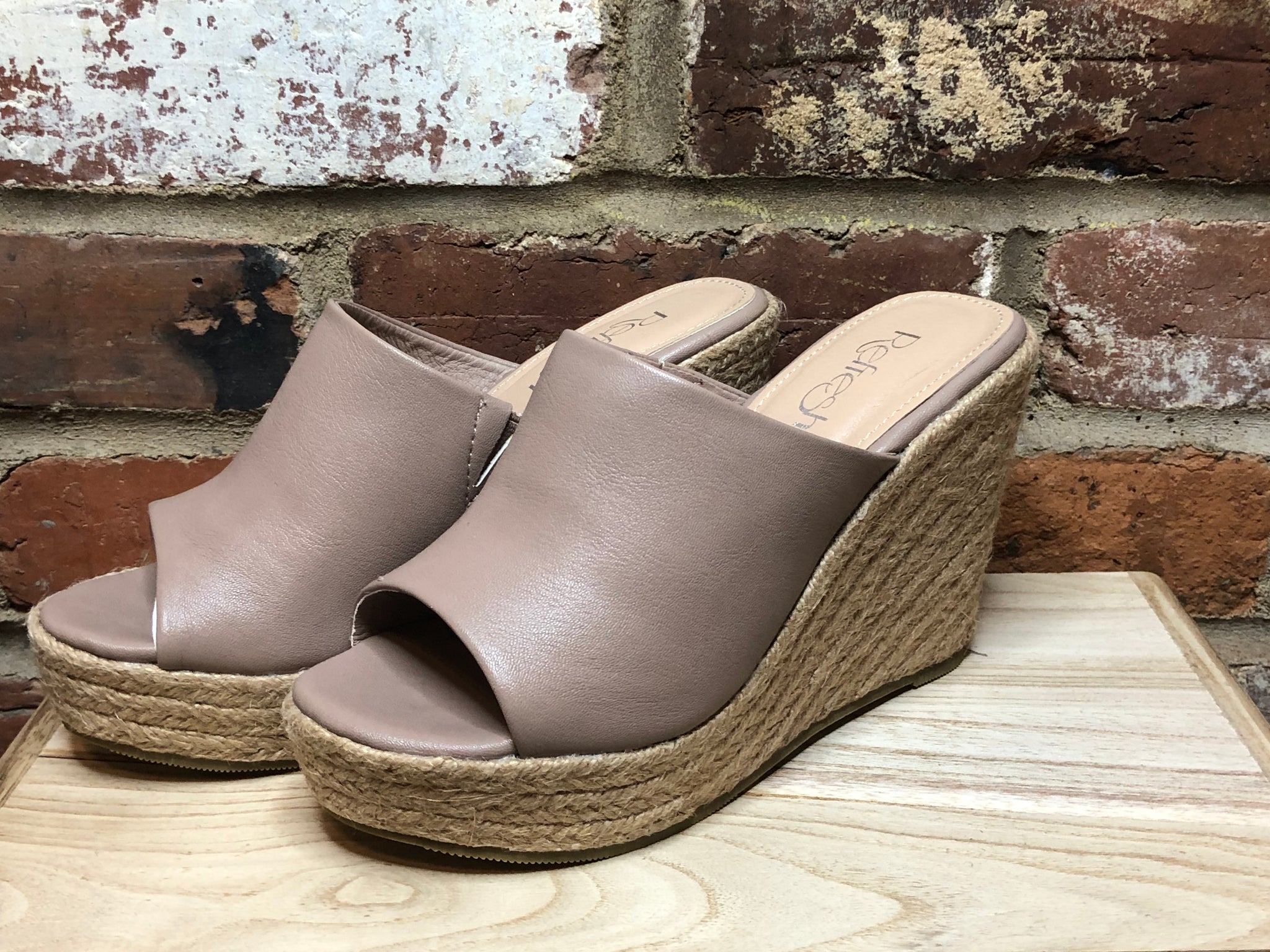 Wedge slip on shoe in Nude